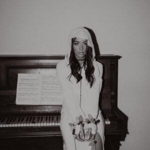 Гирлянду на душу - текст песни на musLyr.ru Гирлянду на душу (Garland For The Soul)